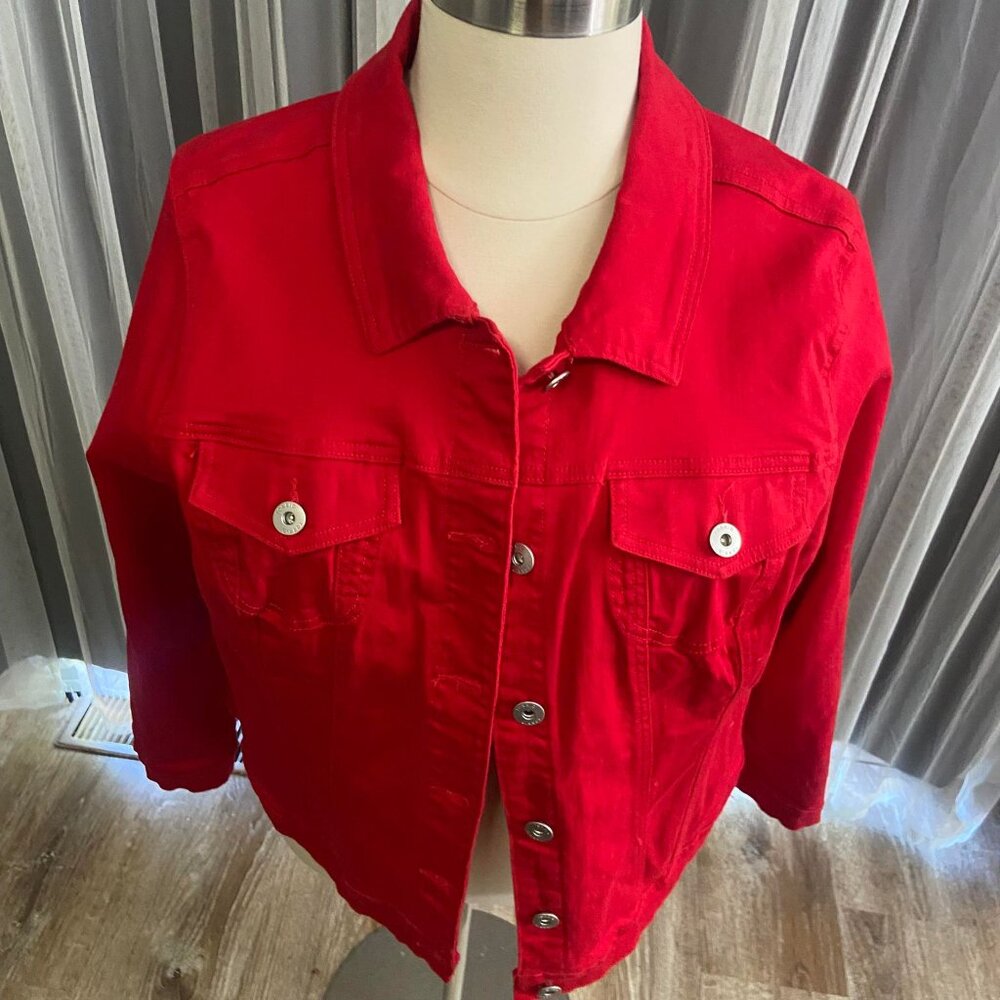 Torrid NWT Ruby Red Denim Trucker Jacket Size 3 - Picture 8 of 10